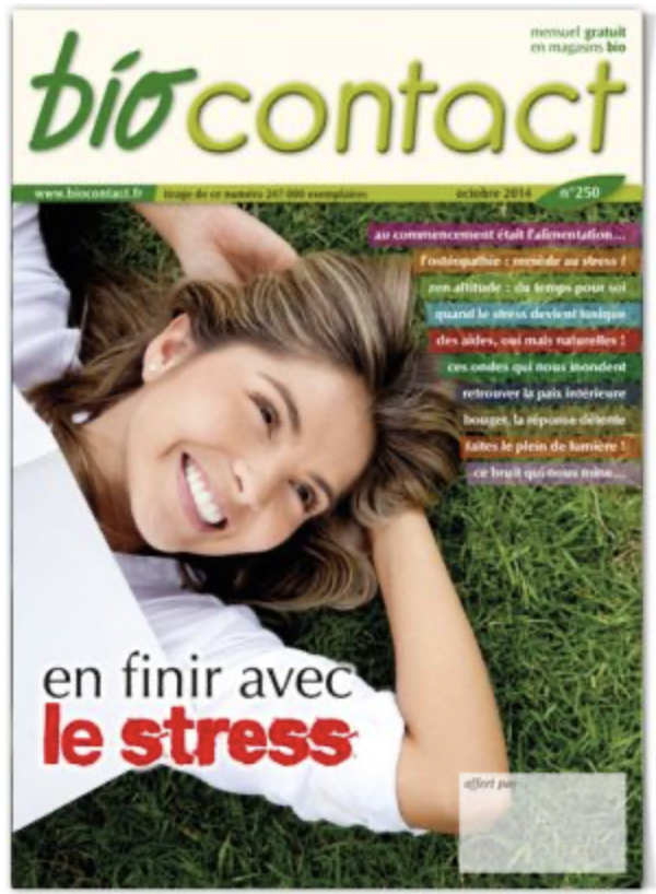 femme allongée dans l herbe photo du magazine biocontact